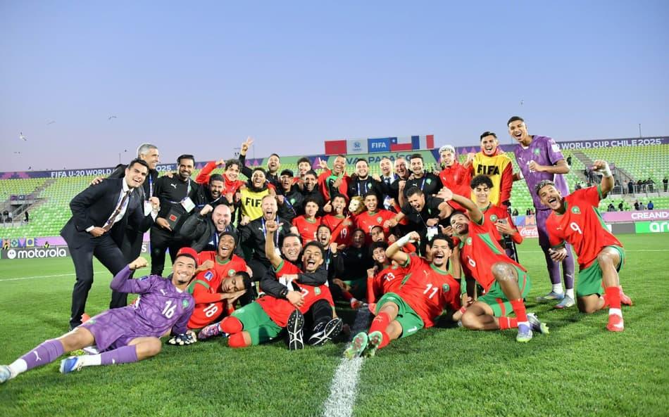Seleção sub-20 do Marrocos comemora após se classificar à final do Mundial.