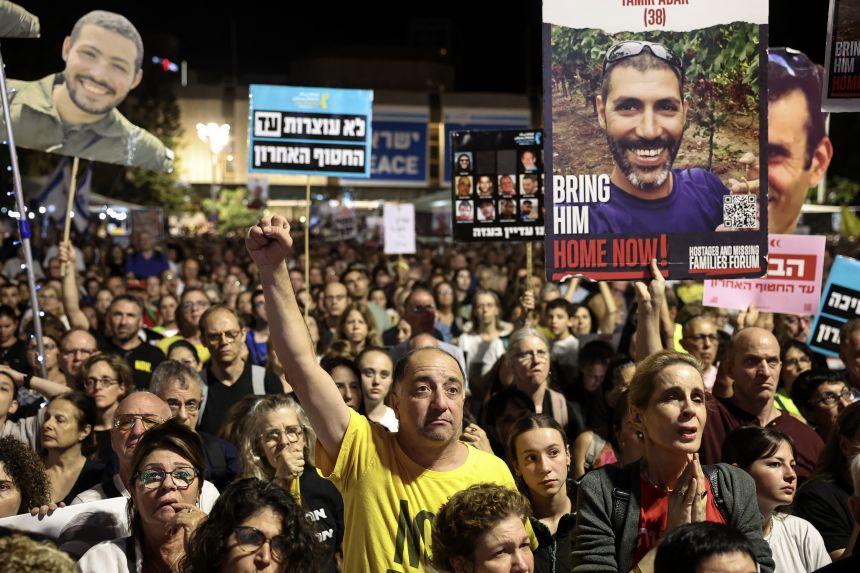 Demonstradores em Tel Aviv pedem a liberação de corpos de reféns