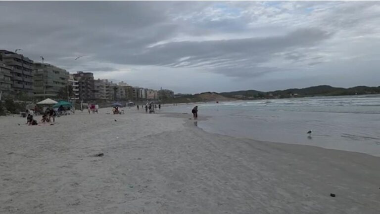 Praia do Forte Vazia e Expectativa de Movimento em Cabo Frio Durante a Semana do Saco Cheio