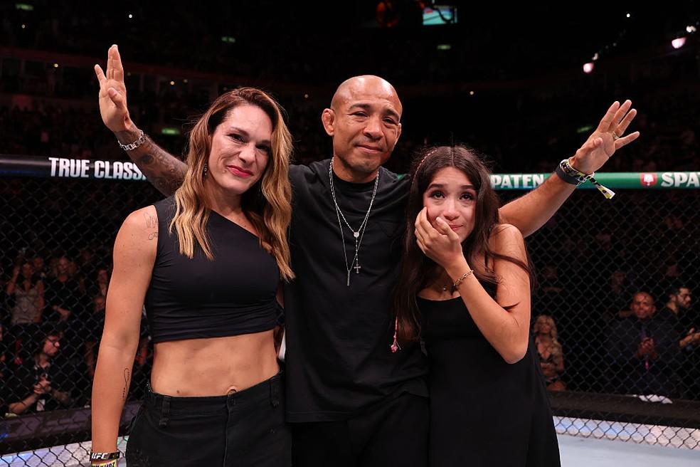 José Aldo se emociona com carinho dos fãs no Rio de Janeiro