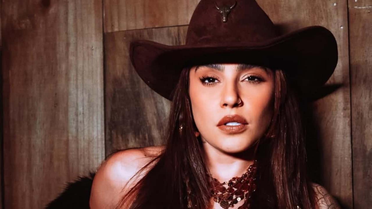 Lauana Prado com chapéu