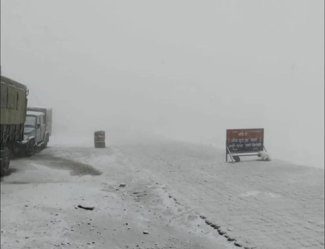 Kashmir’s upper areas receive fresh snowfall