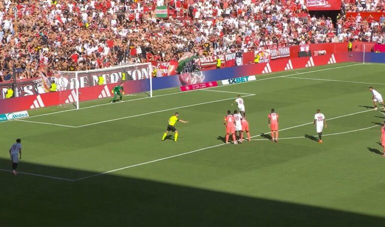 Barcelona sofre derrota amarga contra Sevilla; Lewandowski e Szczęsny são destaque negativo