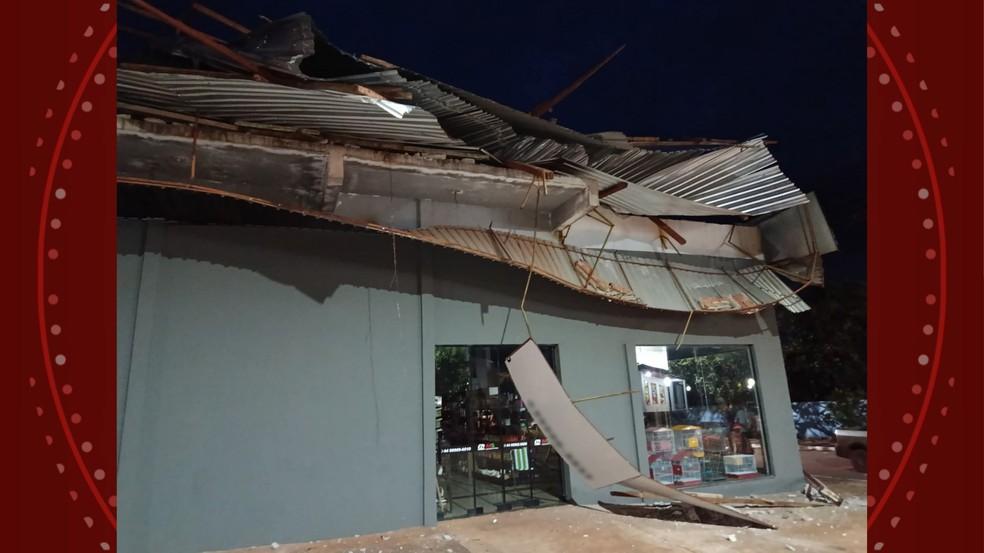 Estragos causados por ventos fortes em Luiziana