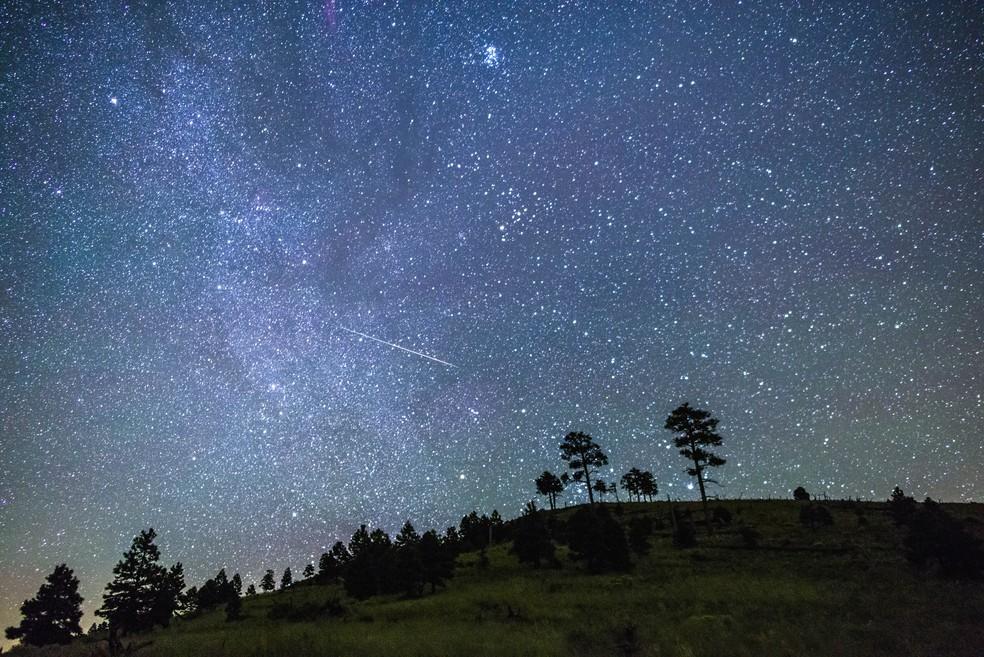 As chuvas de meteoros são fenômenos regulares.