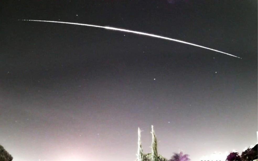 Imagem de arquivo - Meteoro cruza o céu de Goiânia, em Goiás