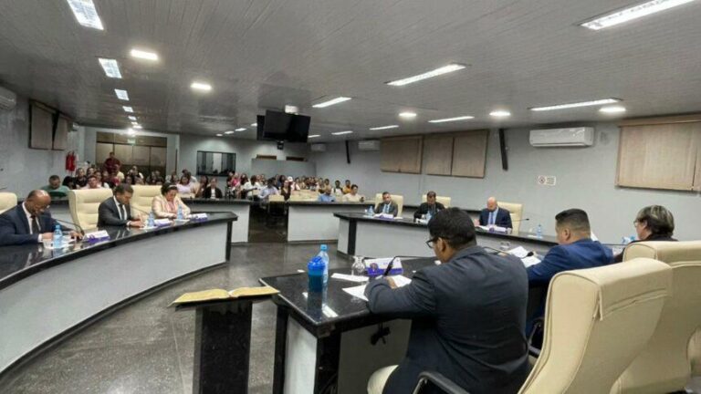 Câmara de Rolim de Moura Realiza Sessão Itinerante na Faculdade Estácio