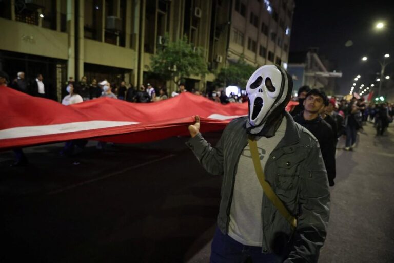 Estado de Emergência em Lima: Presidente do Peru Enfrenta Protestos e Violência