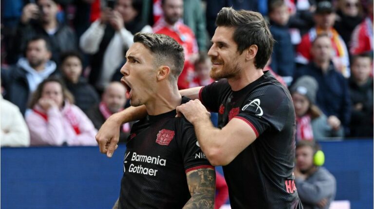 Grimaldo brilha com um hat-trick e Stuttgart agrava crise do Wolfsburg na Bundesliga