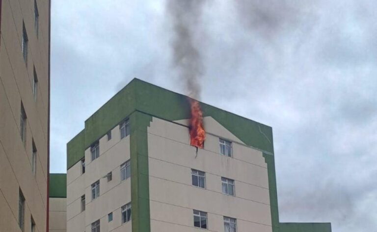 Incêndio em apartamento no Hauer mobiliza bombeiros e deixa seis vítimas
