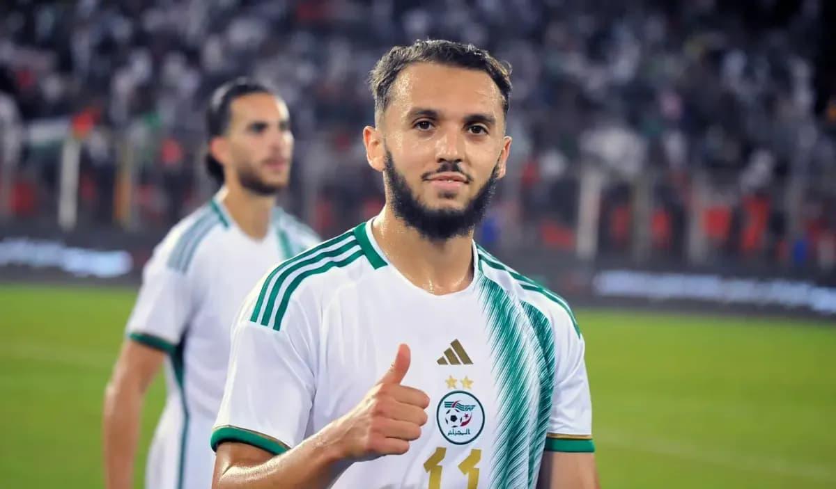 Jogadores da Argélia comemorando vitória