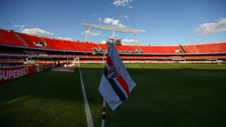 Futebol neste domingo: jogos imperdíveis e onde assistir