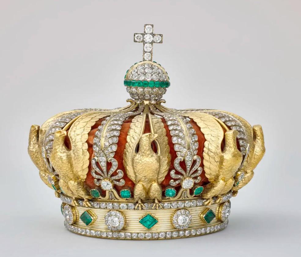 Coroa da imperatriz Eugênia, uma das peças roubadas do museu do Louvre
