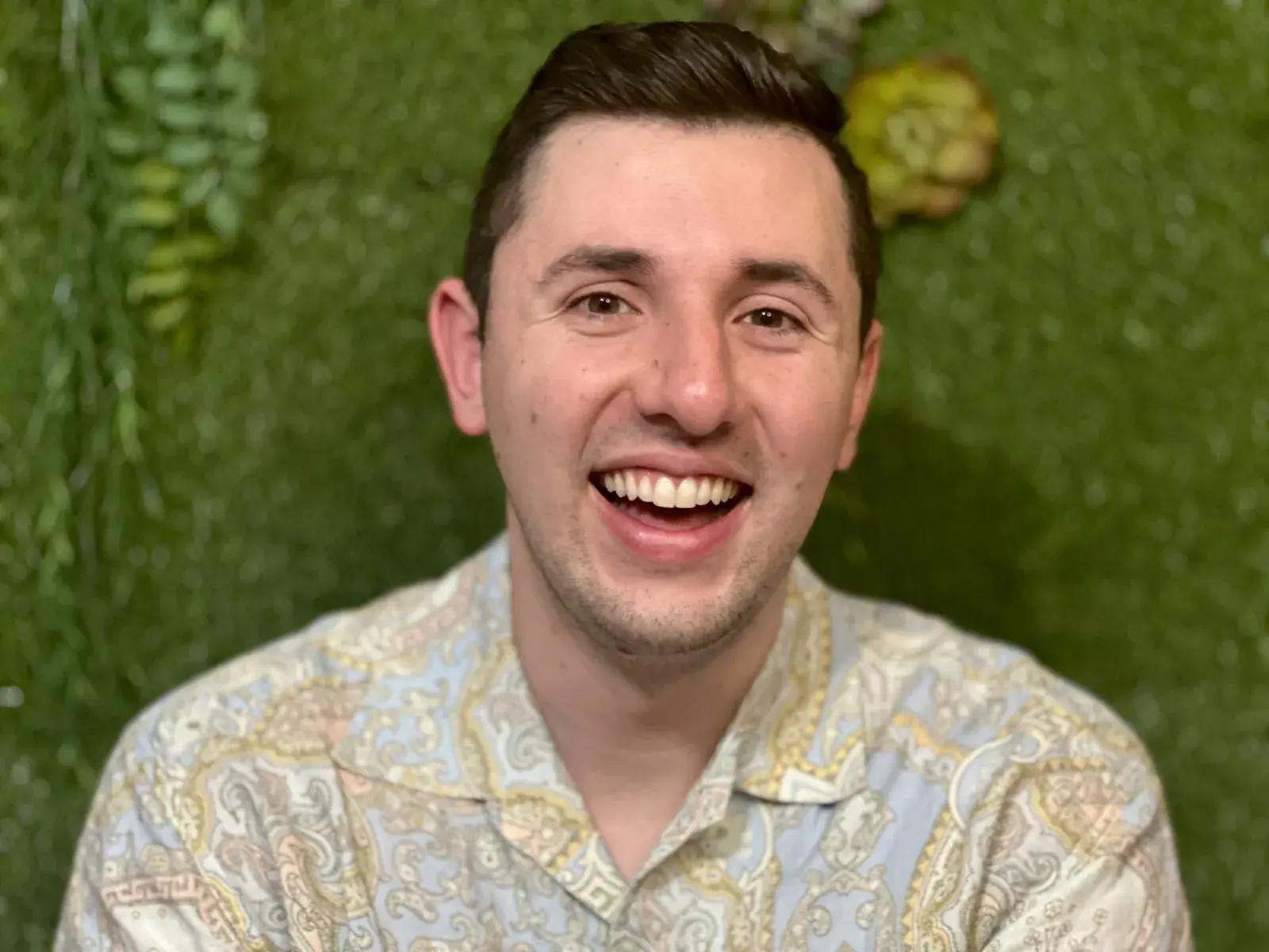 Draymond Green com a bola de basquete durante treino