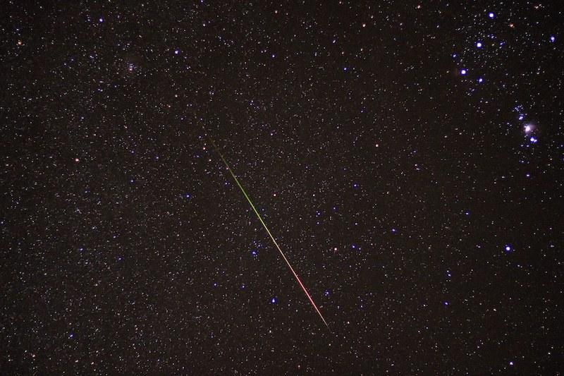 Meteoro das Orionídeas registrado por James McCue