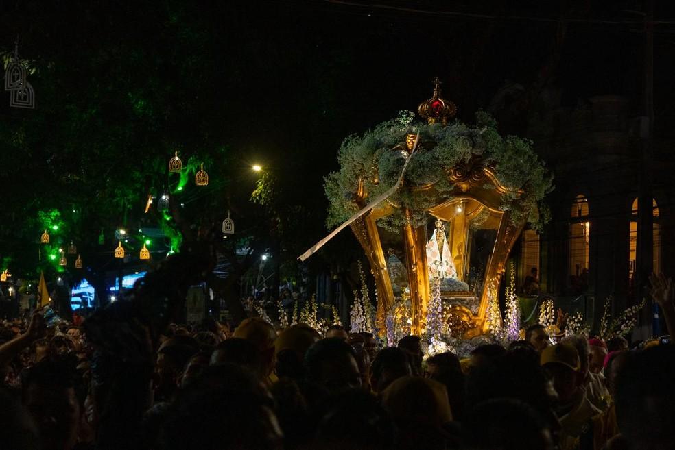 Berlinda é seguida por multidão de fiéis em Belém na Trasladação.