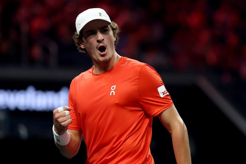 João Fonseca celebra ponto contra Flavio Cobolli, na Laver Cup.