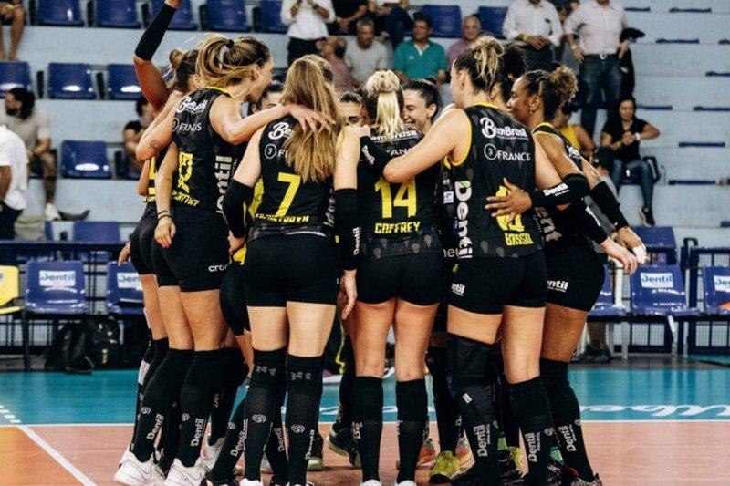 Jogadoras do Dentil Praia Clube na Superliga