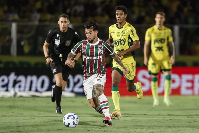 Fluminense Conta com o Retorno de Lucho Acosta para Enfrentar o Vasco no Clássico Carioca