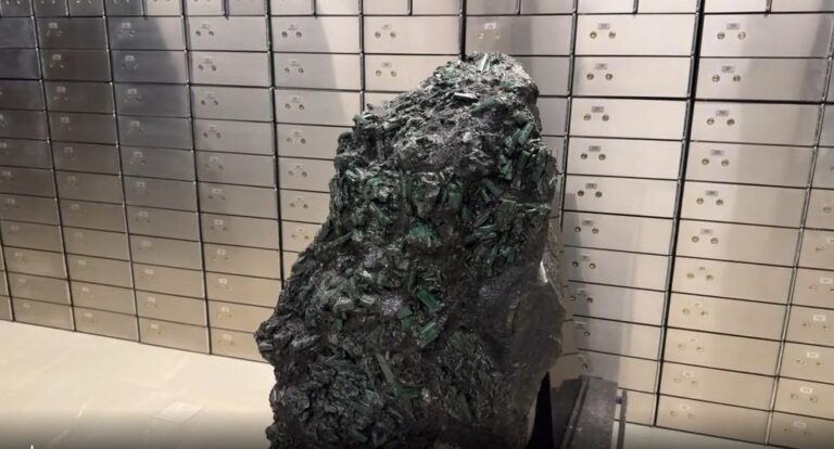 Esmeralda de R$ 2 bilhões é guardada em bunker de São Paulo enquanto irmãos encantam com tributo ao Guns N’ Roses