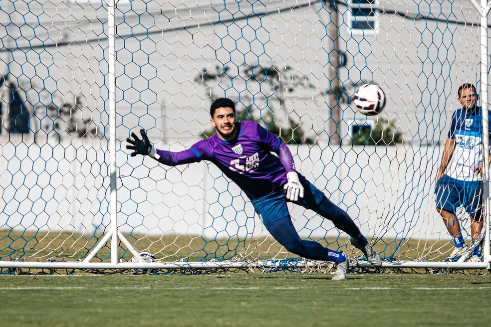 César Augusto, goleiro do Avaí