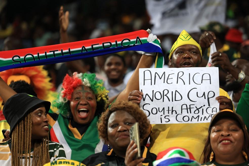 Torcedores comemoram classificação da África do Sul para a Copa do Mundo