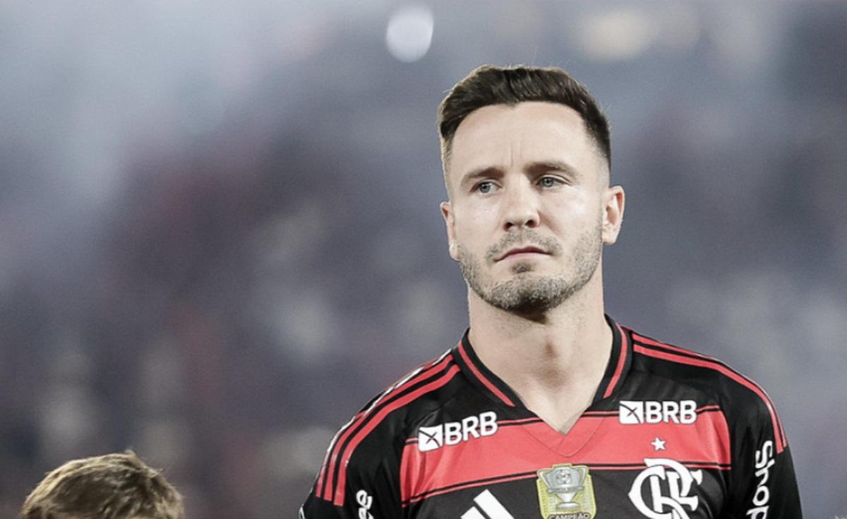 Saúl antes de jogo do Flamengo pelo Brasileirão; espanhol pode ser desfalque contra Botafogo.