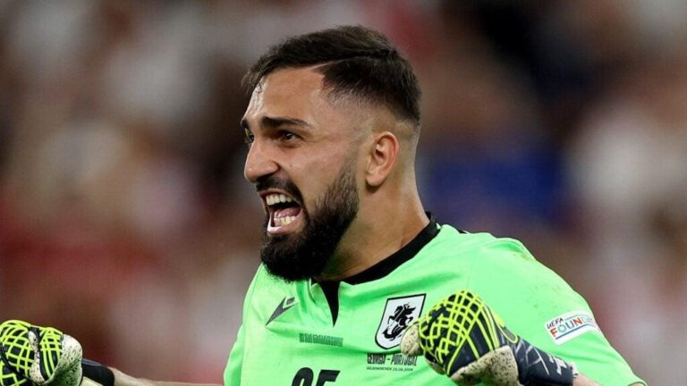 Giorgi Mamardashvili assume titularidade no Liverpool em meio a lesão de Alisson