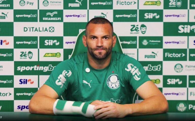 Weverton sofre fissura na mão e desfalca o Palmeiras contra o Flamengo