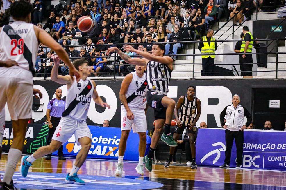 Momentos do clássico entre Botafogo e Vasco no NBB 2025/26