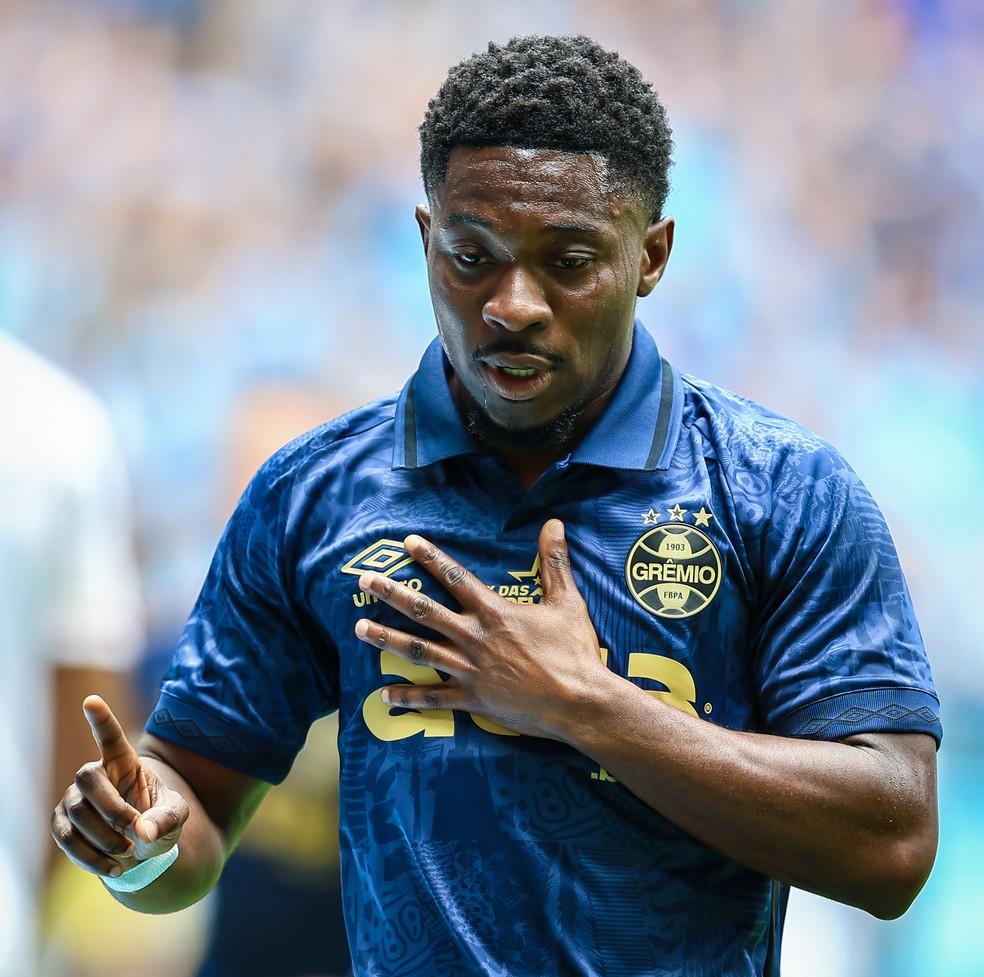 Amuzu em vitória do Grêmio