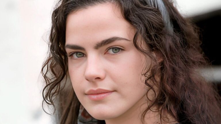 Ana Paula Arósio: Reclusão e Distanciamento Familiar Marcam a Vida da Atriz