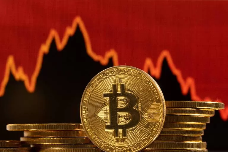 Crise no Mercado Cripto: Bitcoin e Outros Ativos Enfrentam Queda Histórica