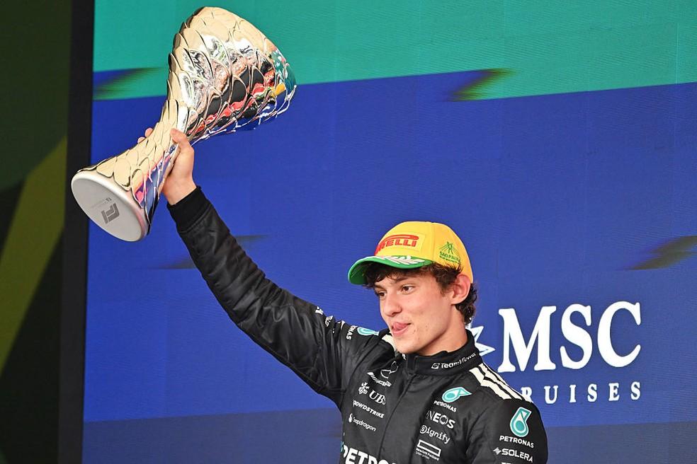 Andrea Kimi Antonelli subiu no pódio do GP de São Paulo da F1 2025