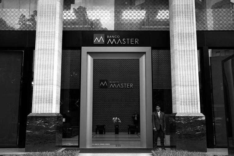 Fachada do Banco Master