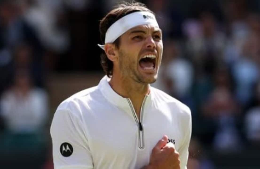 Taylor Fritz em ação durante a partida
