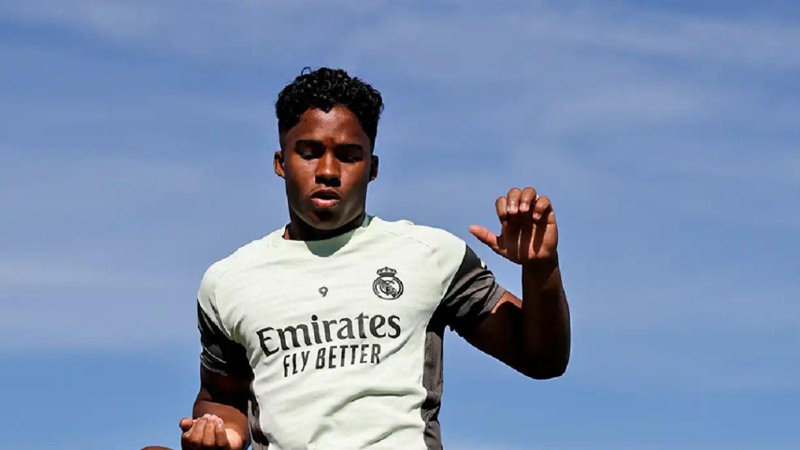 Endrick após a transferência para o Lyon