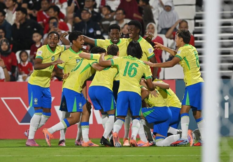 Luís Eduardo celebra gol e vitória do Brasil Sub-17 contra a Indonésia