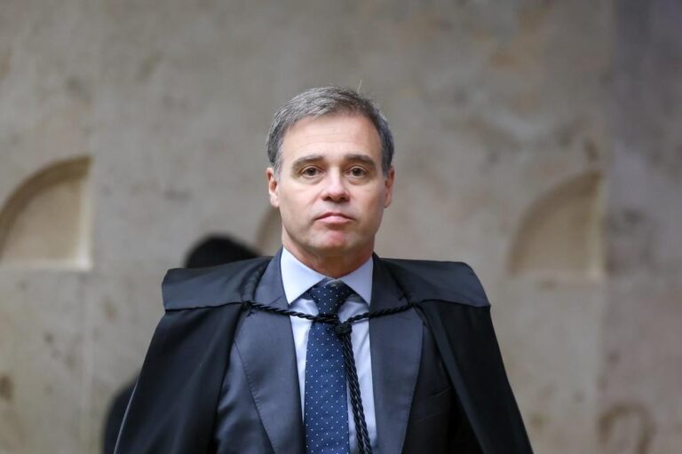 André Mendonça alerta Jorge Messias sobre desafios para o STF