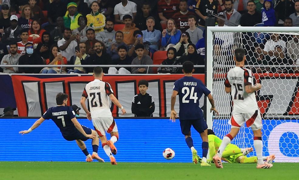 Rossi falha em gol de Kvaratskhelia em PSG x Flamengo