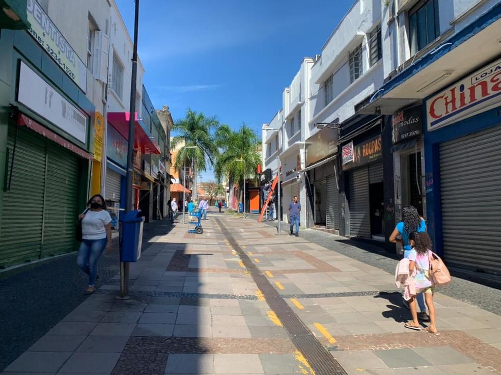 Movimento na Rua Treze de Maio, principal via do comércio de Campinas
