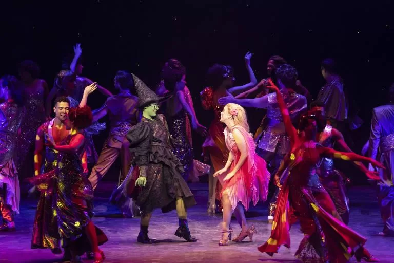 Como o Musical ‘Wicked’ Aborda Questões Políticas e Sociais de Forma Didática