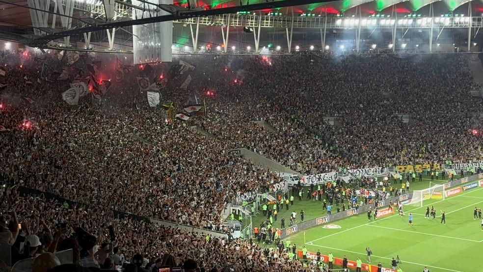 Torcida do Vasco em classificação contra o Fluminense no Maracanã