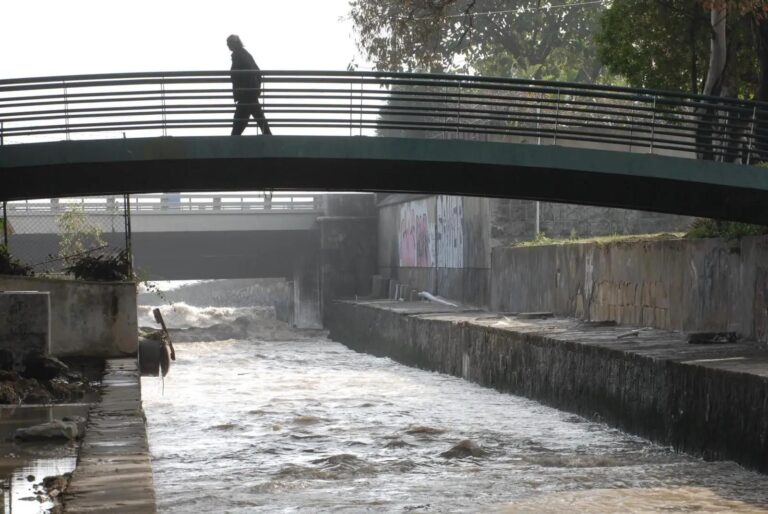Tempestade Kristin traz ventos destrutivos e alerta em Portugal