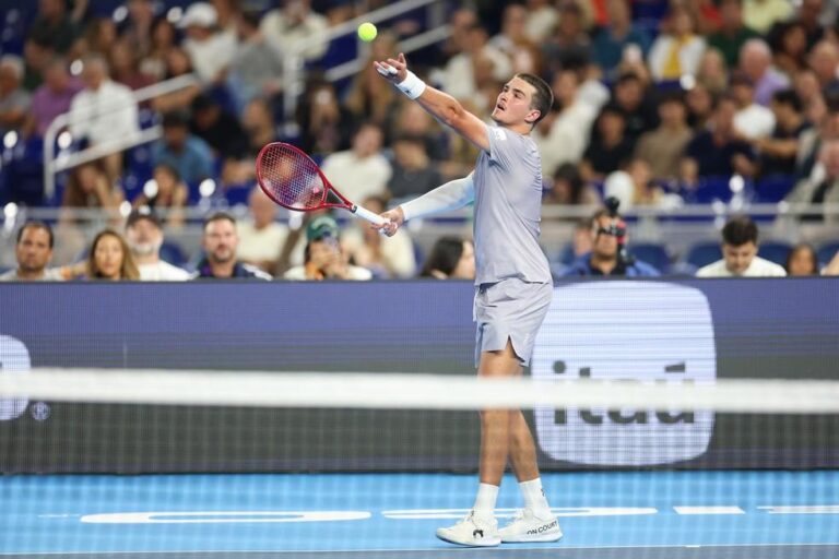 João Fonseca estreia contra Reilly Opelka no ATP 250 de Brisbane: Confira horários e detalhes