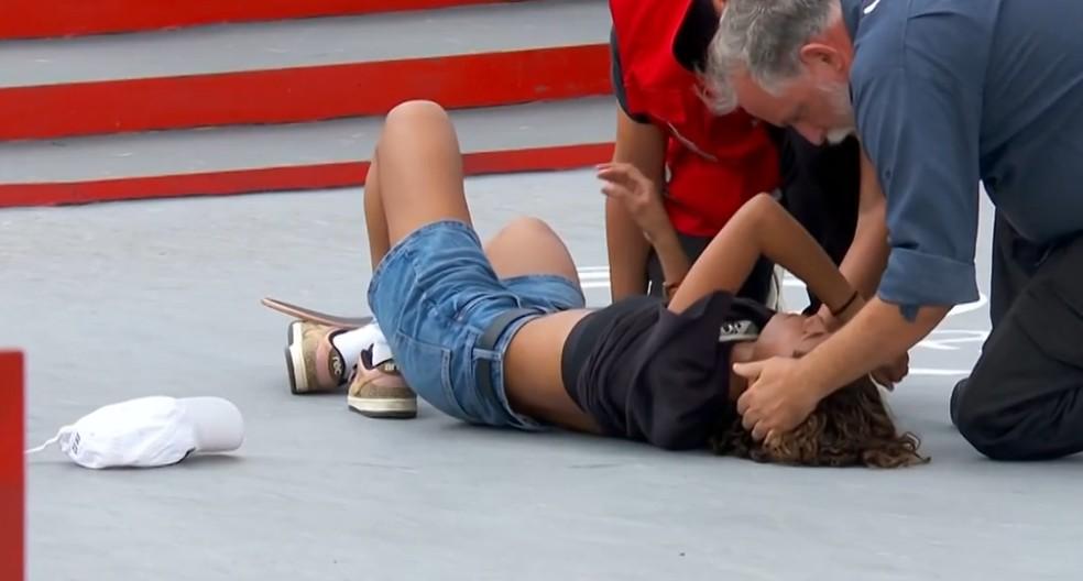 Rayssa Leal cai na última manobra e é atendida pela equipe médica no Mundial em São Paulo