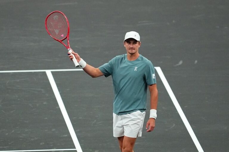 João Fonseca avança na 2ª rodada do Masters 1000 de Indian Wells após vitória sobre o belga Collignon