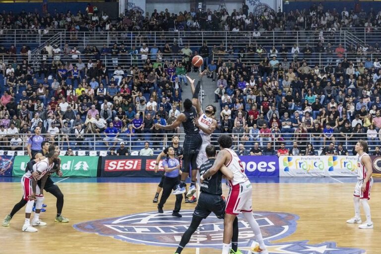 Franca e Brasília se enfrentam em jogo decisivo da semifinal do NBB