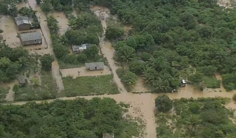 Chuva no Grande Recife Causa Alagamentos e Suspensão de Aulas