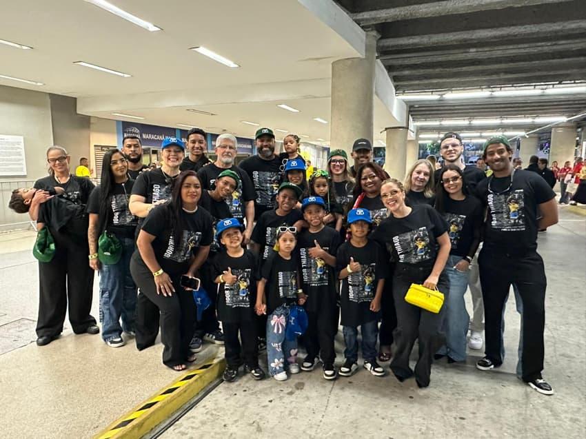 Familiares e amigos de Igor Thiago no Maracanã